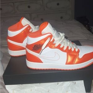 Nike Jordan 1’s Men’s size 7 Women’s 8.5
